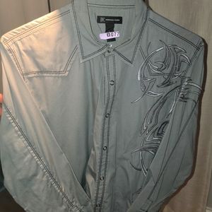 INC patterened snap up